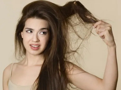 女生脱发是什么原因引起的 影响脱发的因素有什么？（要注意）